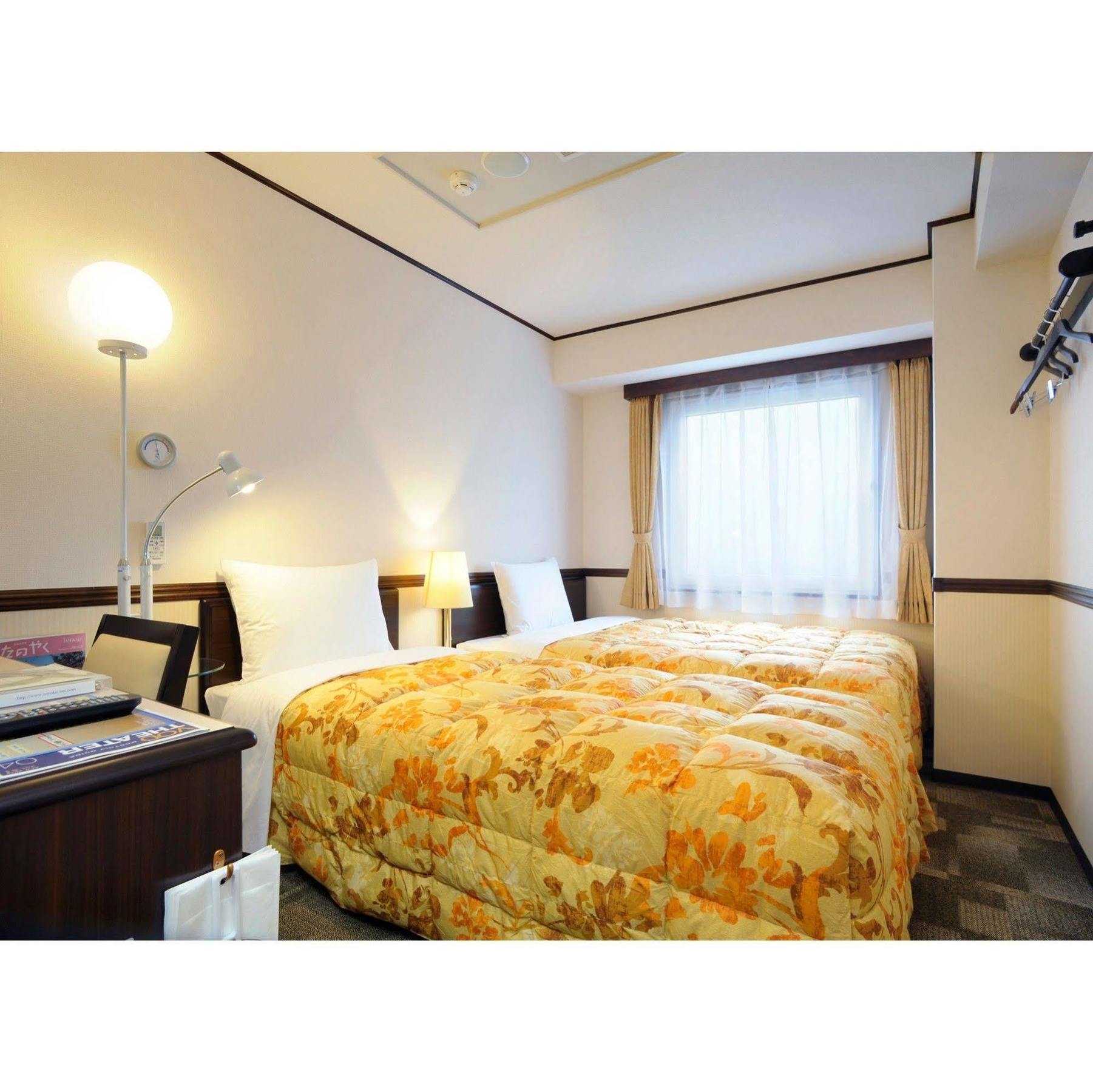 Toyoko Inn Nagoya-Eki Sakuradori-Guchi Honkan Exterior foto