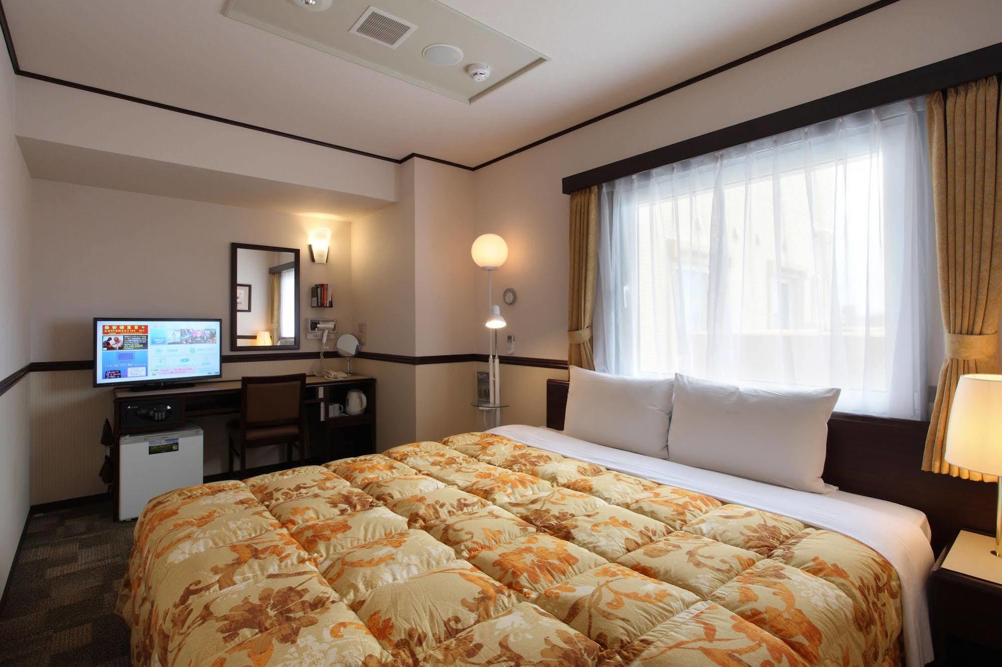 Toyoko Inn Nagoya-Eki Sakuradori-Guchi Honkan Exterior foto